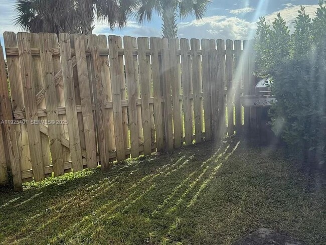 Building Photo - 493 NE 4th St