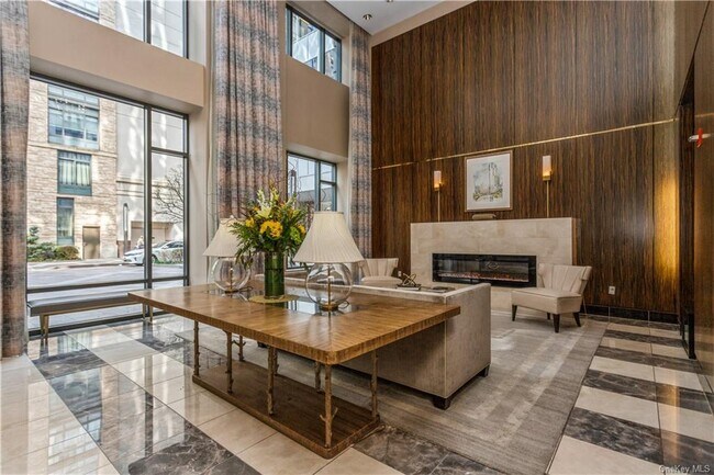 Building Photo - 10 City Pl