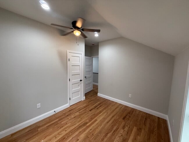 Building Photo - 944 Farmington Ave