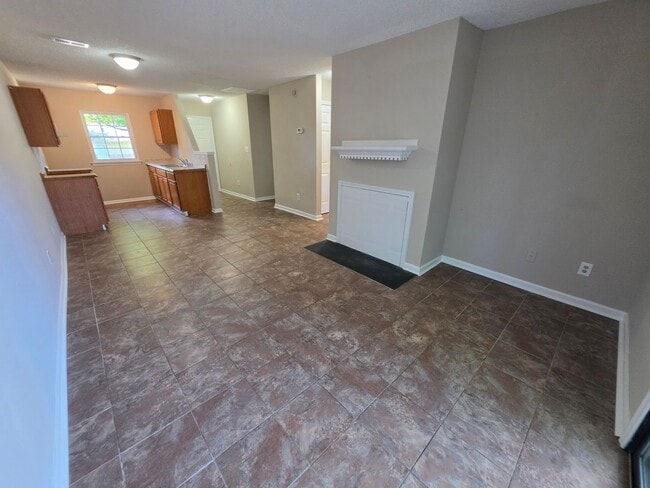 Building Photo - 323 Kentucky Dr