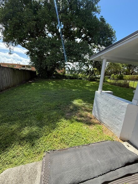 Building Photo - 7142 SW 22nd St