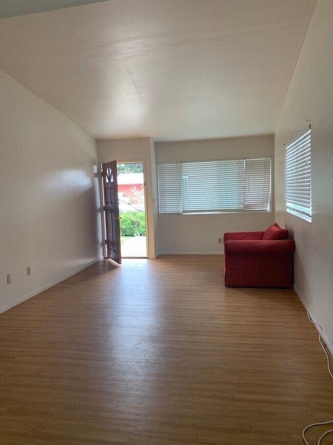 Building Photo - 925 Camino Lindo