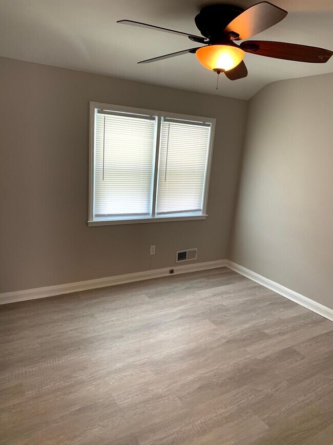 Building Photo - 5514 The Alameda