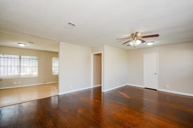 Building Photo - 10214 Rockaway Dr