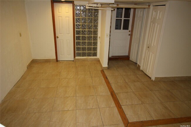 Building Photo - 88-82-88-62 62nd Dr