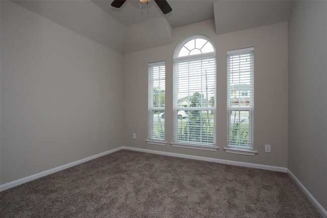 Building Photo - 8005 Woodward St