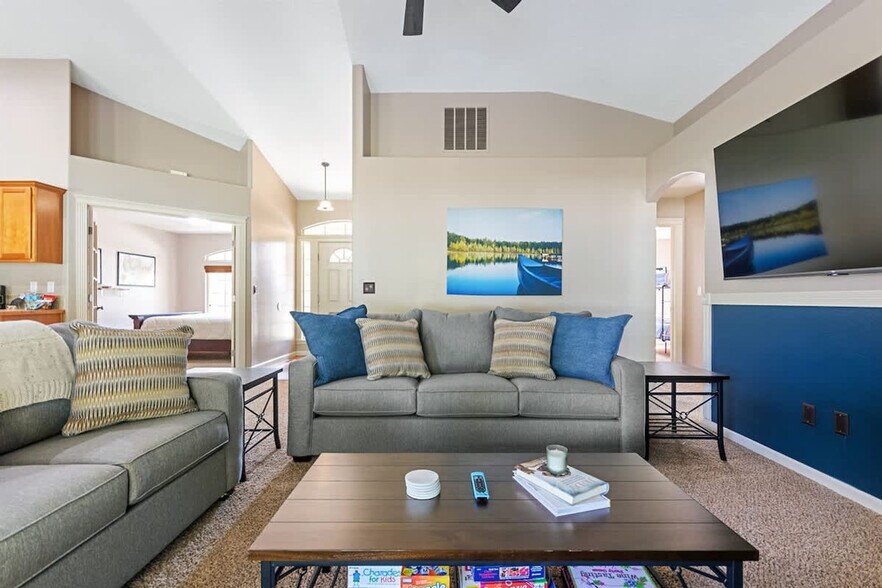 Building Photo - 2480 W San Remo Ct