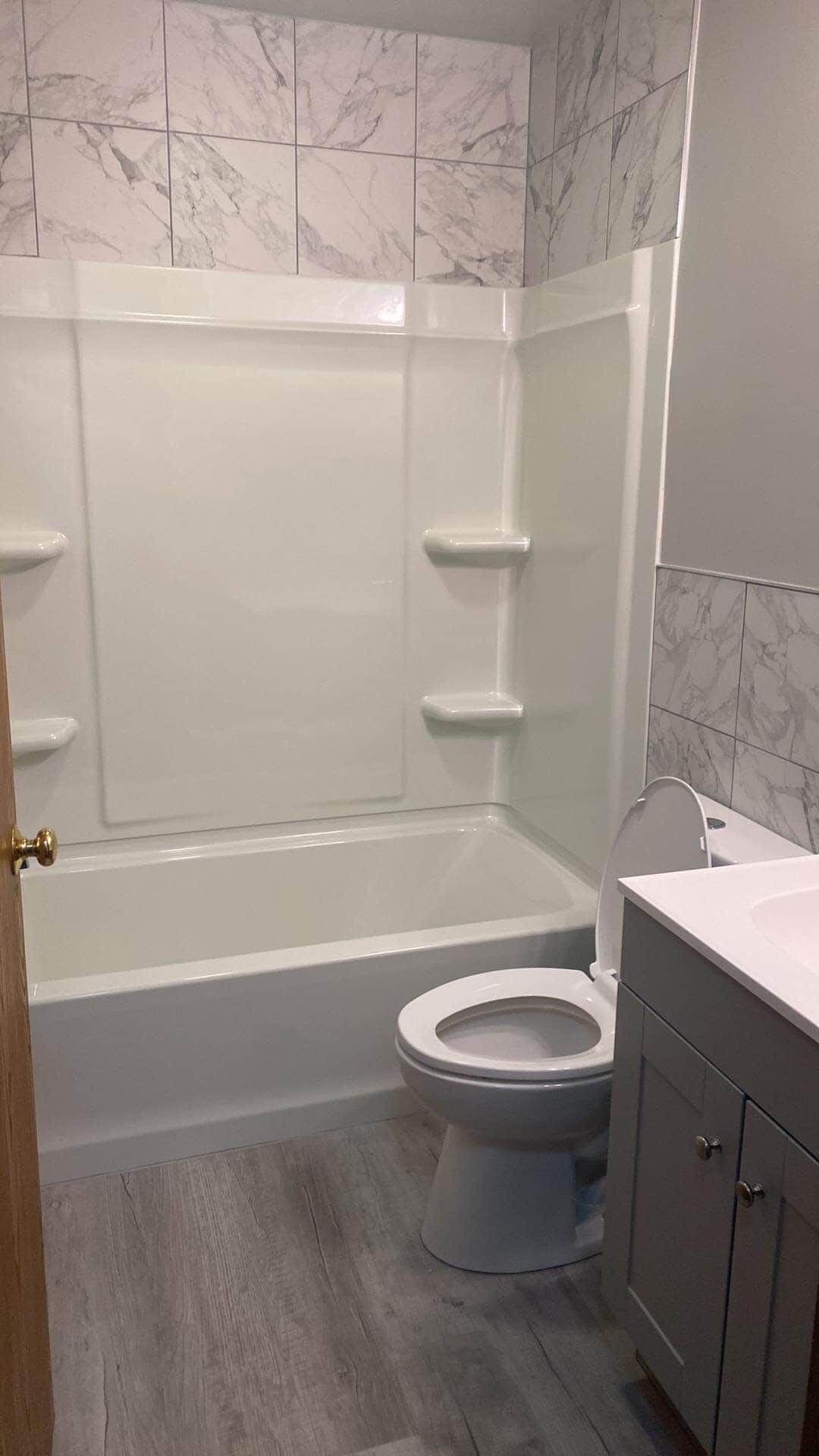Bathroom Tub and Toilet - 726 Beechurst Ave