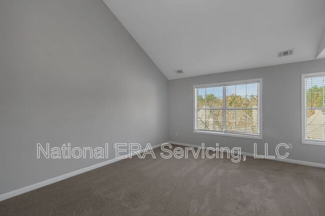 Building Photo - 7037 Ravenwood Ln