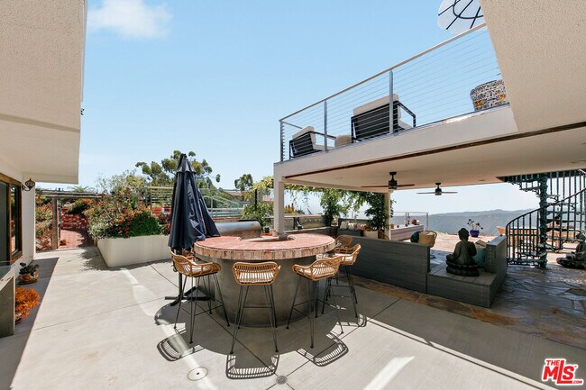 Building Photo - 231 Loma Metisse Rd