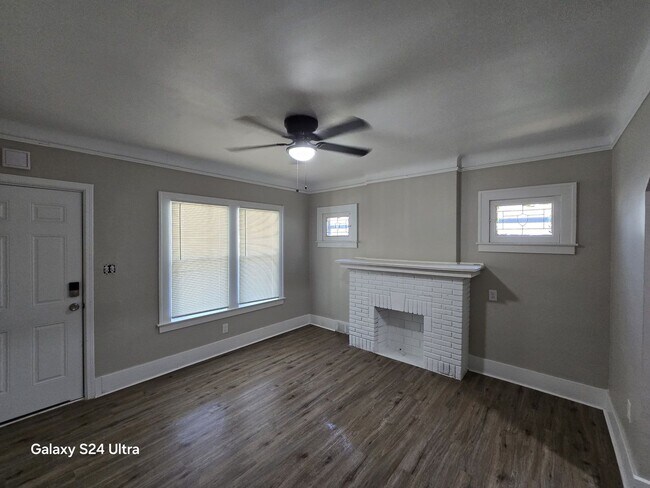 Building Photo - Fully Renovated 3-Bedroom Home – Move-In R...