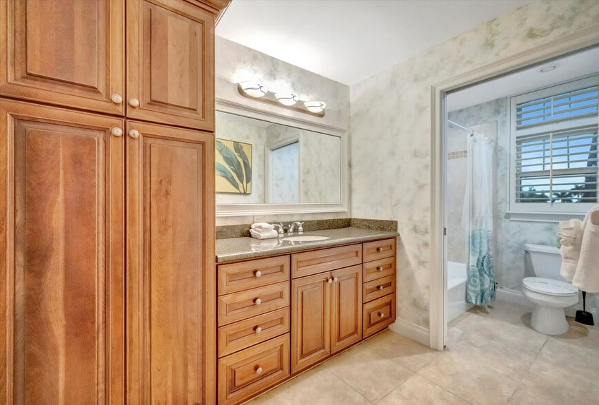 Building Photo - 6406 Gulf Dr