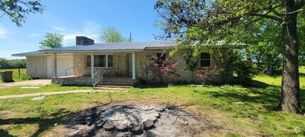 Building Photo - 3 Bed • 1 Bath • Stonework Home in Newark ...