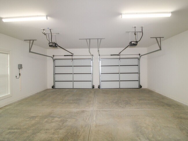 Building Photo - Beautiful two story home at Whispering Pines!