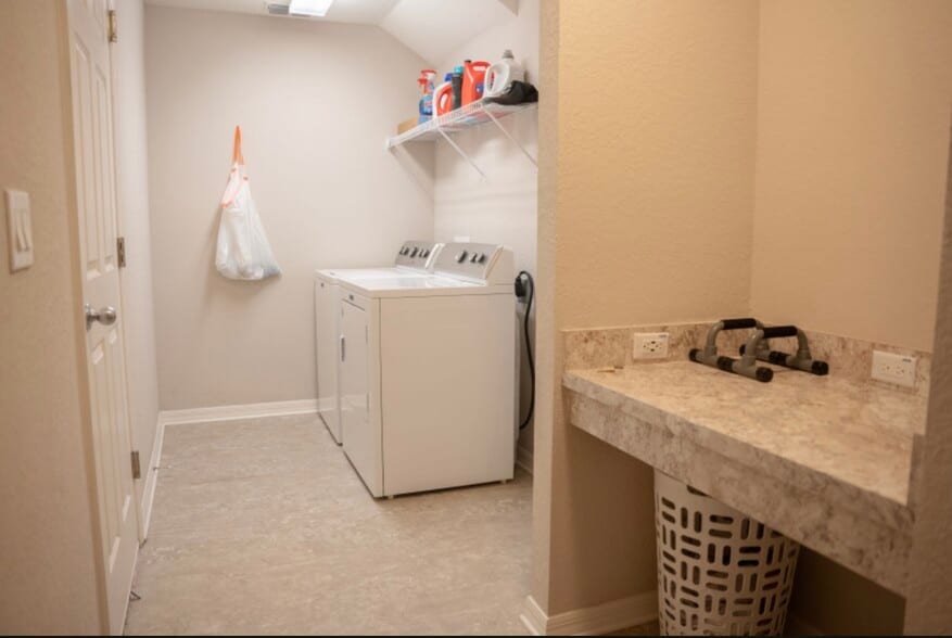 Building Photo - 7418 Indigo Oasis Ct