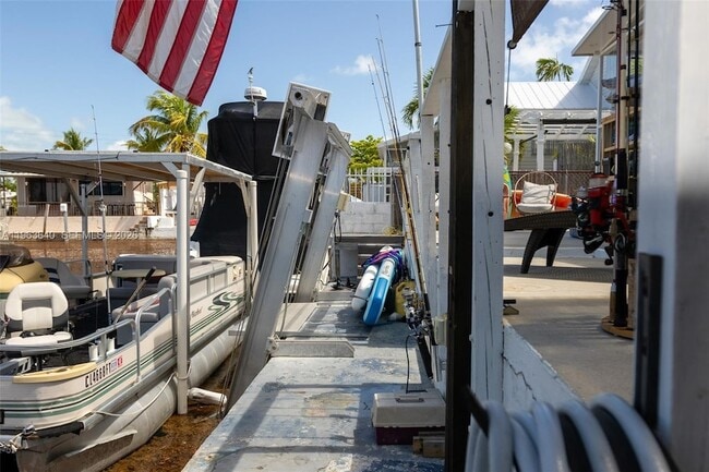 Building Photo - 118 Burgundy Dr