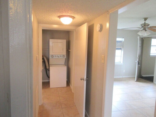 Building Photo - Spring Branch Condo  ALL BILLS PAID!