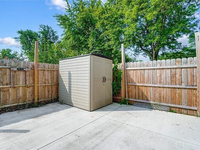 Building Photo - 393 Ridgebury Dr