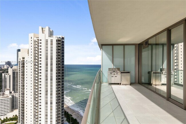 Building Photo - 18975 Collins Ave