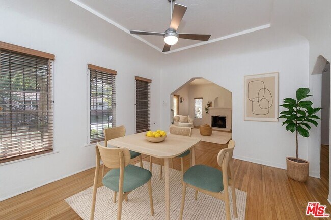 Building Photo - 1117 Longwood Pl