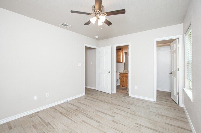 Building Photo - 344 Arnold Dr