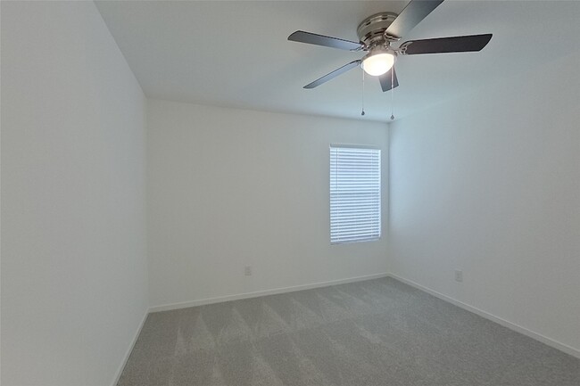 Building Photo - 827 Ginkgo Wy