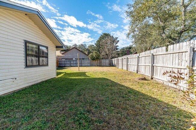 Building Photo - Great Cul-De-Sac Location in Fort Walton B...