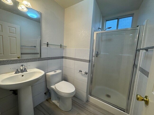 Building Photo - Gold River 4 Bedroom with Large Brick Patio in backyard!