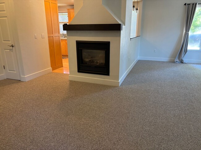 Building Photo - Charming 3 bedroom 2 bath home Sebastopol!!