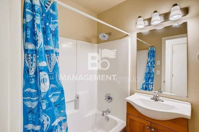 Building Photo - LOCATION, LOCATION, LOCATION! Spacious S Portland Home Walking Distance to PSU and Downtown! MUST...