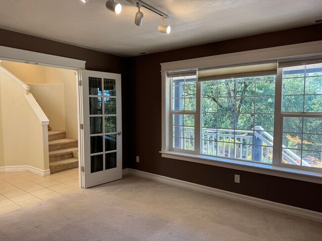 Building Photo - Beautiful large house in the South Hills!  $1,000 OFF YOUR FIRST MONTH'S RENT!