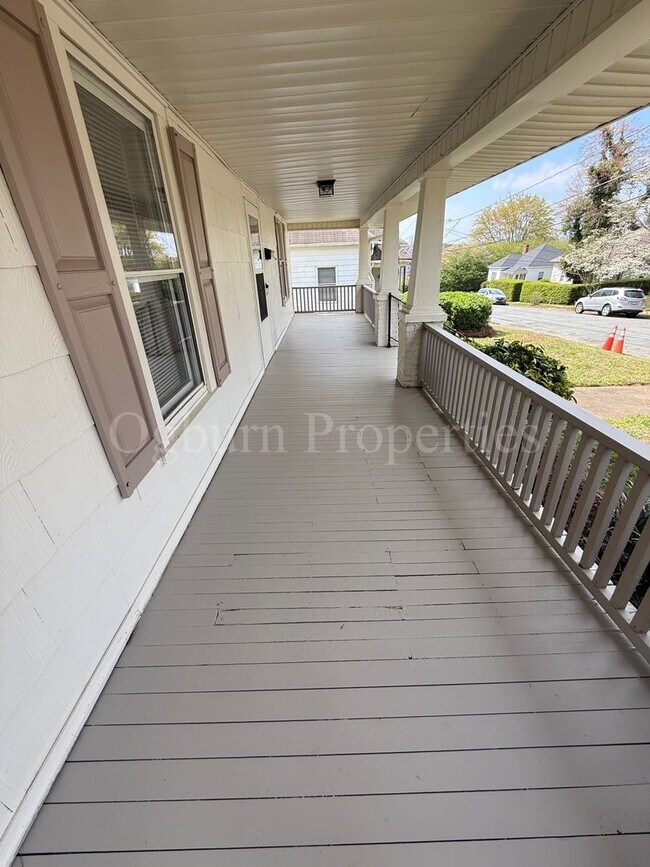 Building Photo - 1100 Franklin St SW