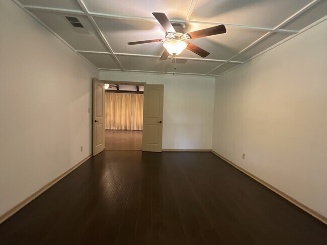 Building Photo - 530 Hilliard Dr