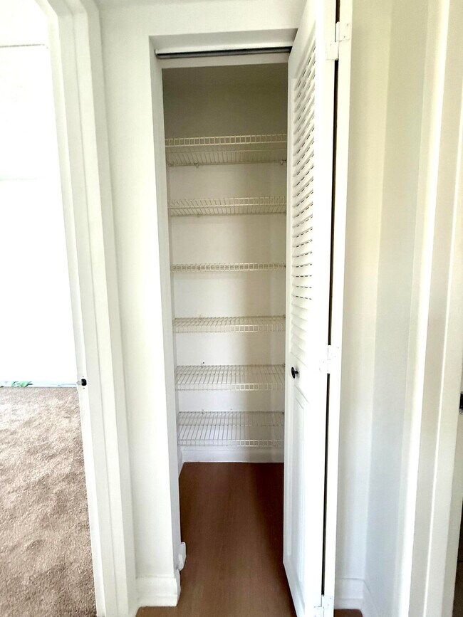 Building Photo - 402 Brighton J