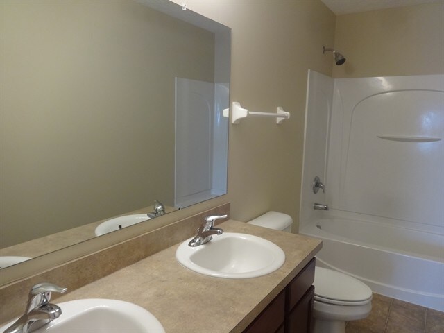 Building Photo - 1004 Taylor Glen Blvd E