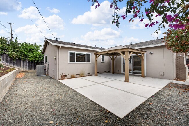 Building Photo - 4535 Lobos Ave