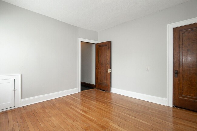 Building Photo - 14718 Bayes Ave