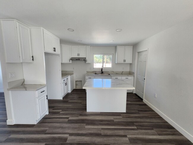 Building Photo - Newly Remodeled 3-Bedroom, 2-Bathroom Home...