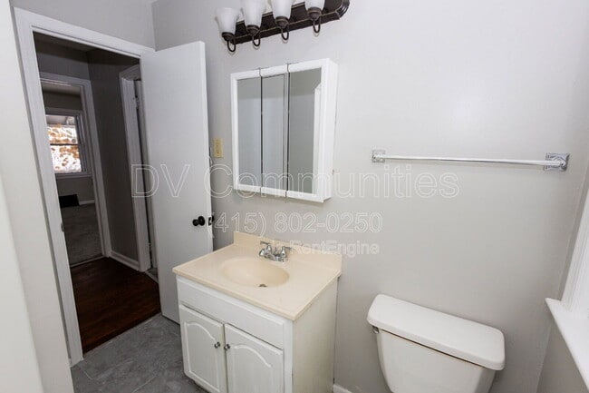 Building Photo - 5048 Claremont Blvd