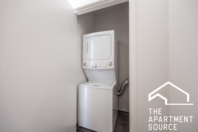 Building Photo - 2340 N California Ave