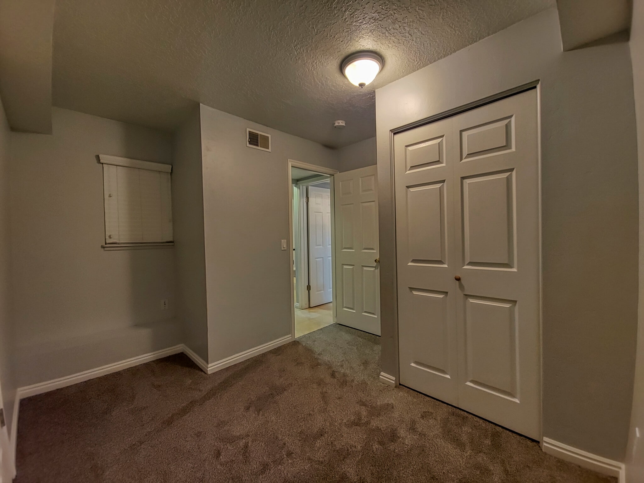 Building Photo - 5614 Meadow Ln