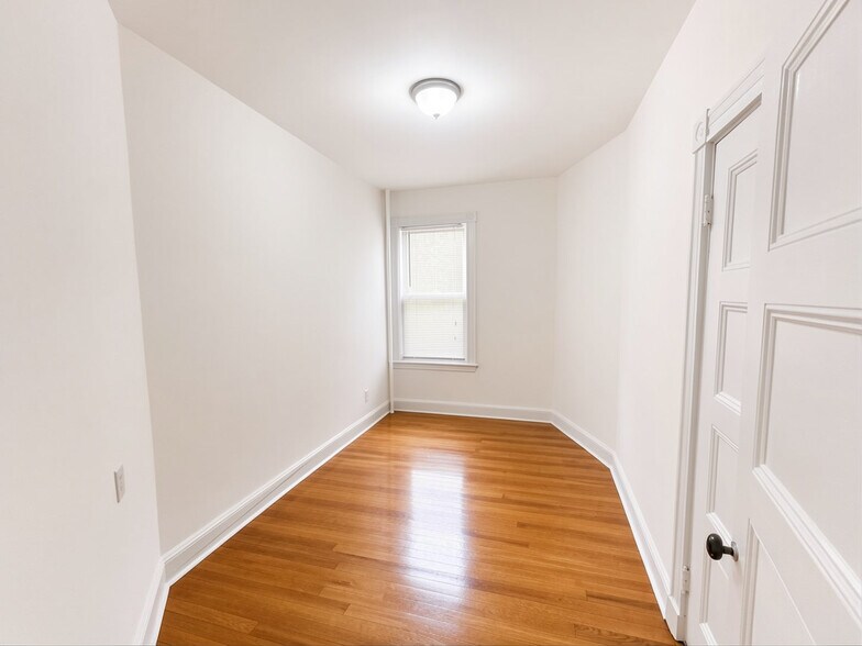 Building Photo - 75 Elmira St