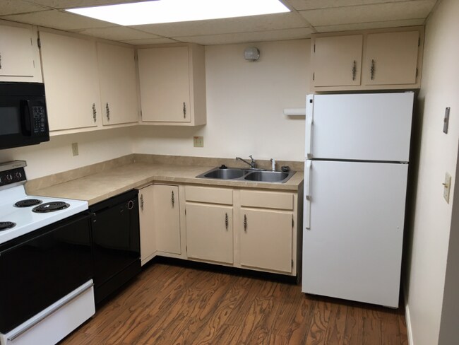 Building Photo - 201 E 6th Ave