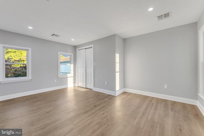 Building Photo - 15 N Main St