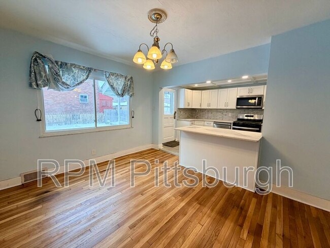 Building Photo - 1612 Oak Grove St