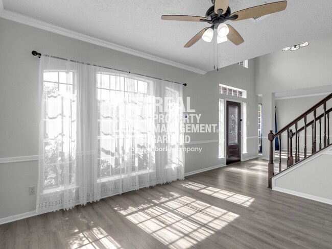Building Photo - Executive Living in the Heart of Sugar Land