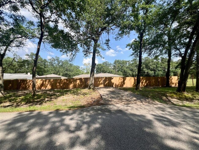 Building Photo - 17 N Linnwood Dr