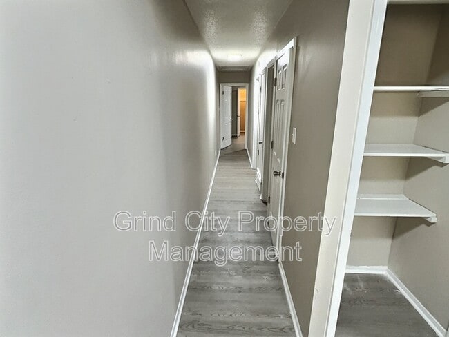 Building Photo - 915 Pope St