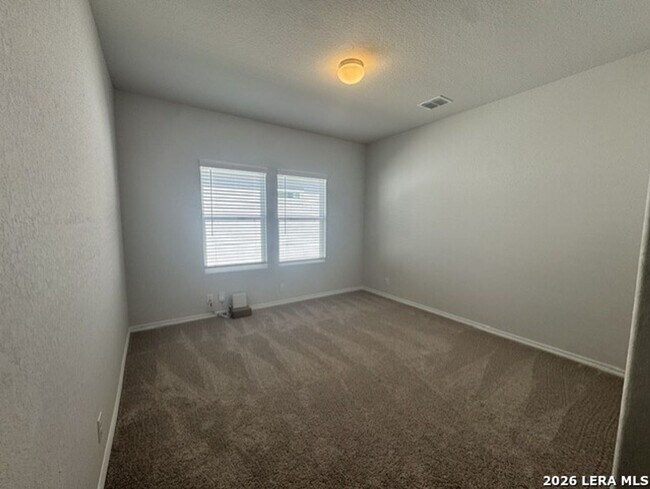 Building Photo - Newer Beautiful Home featuring 3-bedroom 2 Bath Plus office