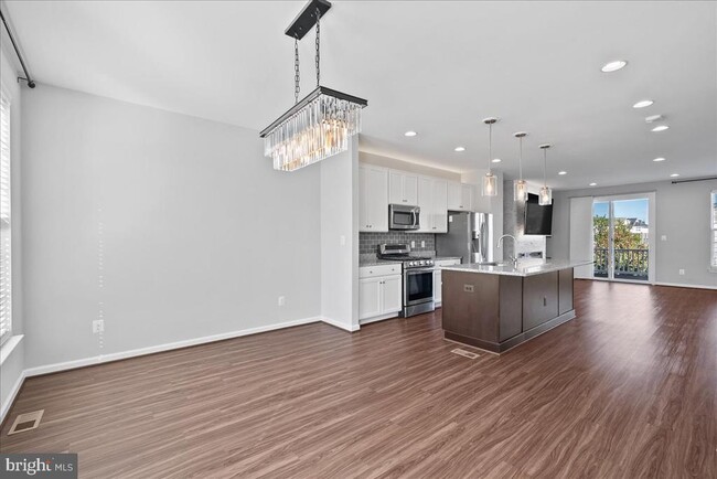 Building Photo - 8182 Broad Pl